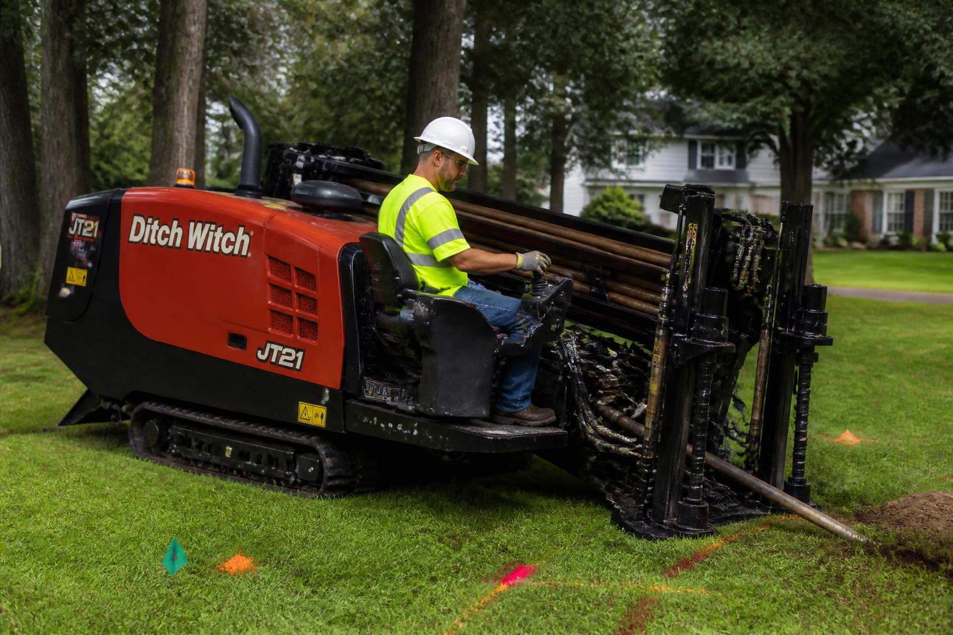 JAM Underground Utilities Ditch Witch JT21 directional drill crew on a Minnesota job site